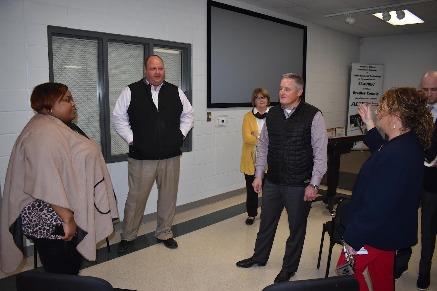 Representative Bruce Westerman speaks at SEACBEC