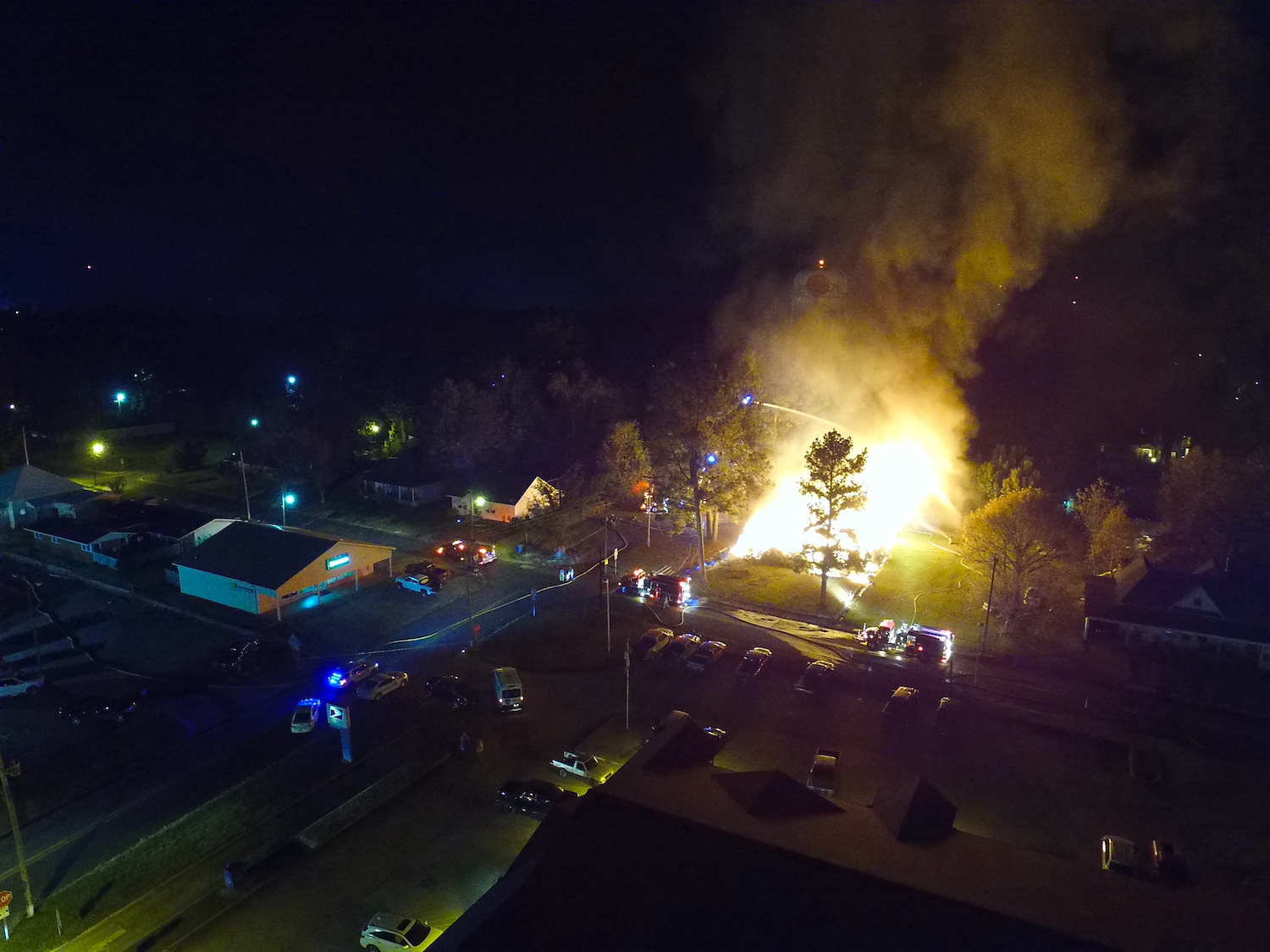 WFD conducts controlled burn of dilapidated property in downtown Tuesday-Exclusive video included