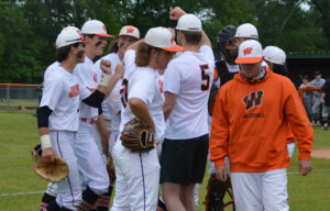 A group of baseball players standing next to each other.