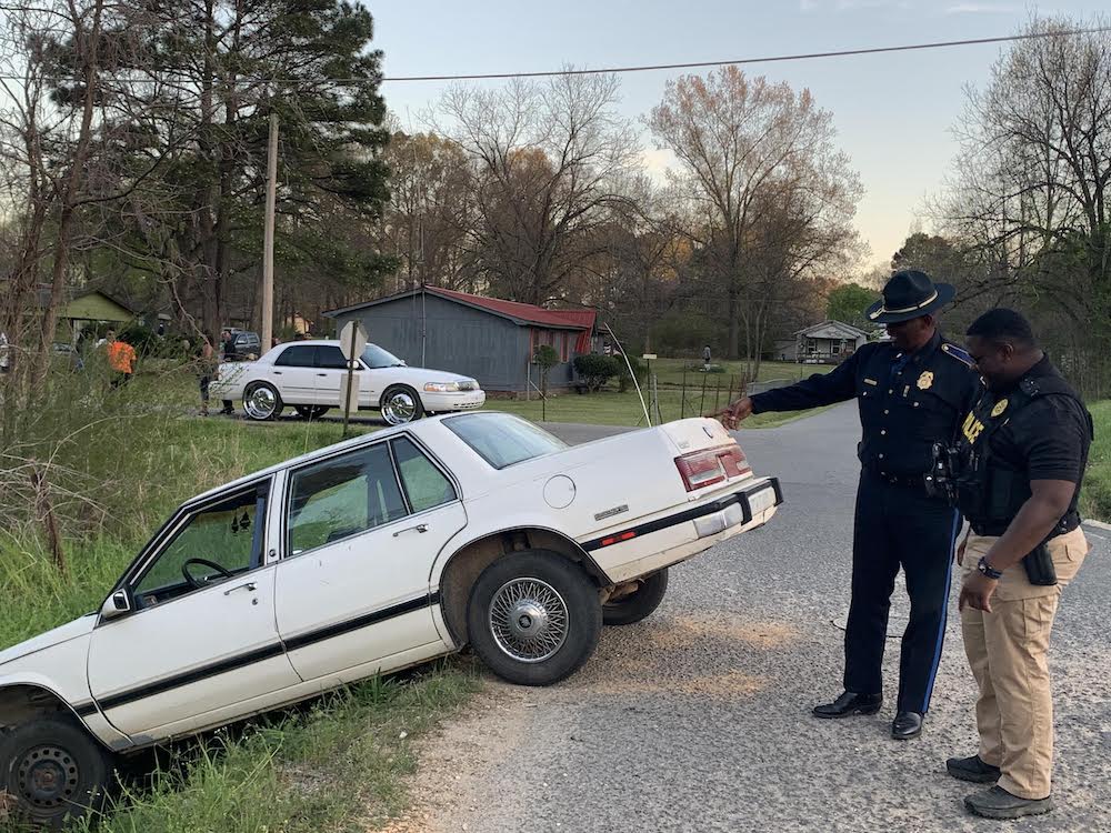 Man charged with numerous offenses after wreck at Kelly and South Bragg