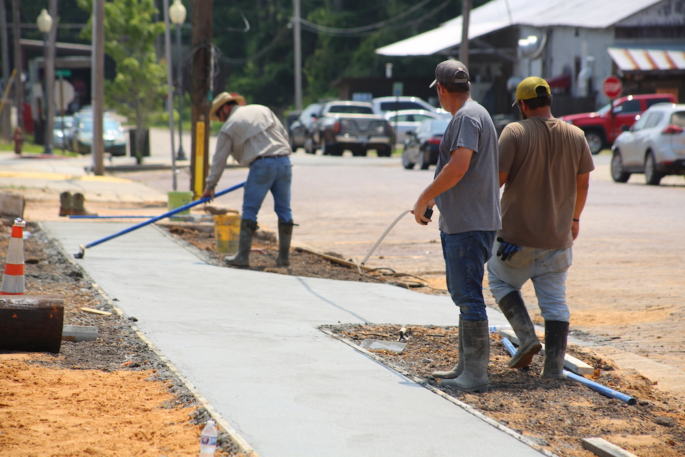 Work progresses on recently cleared block in downtown Warren