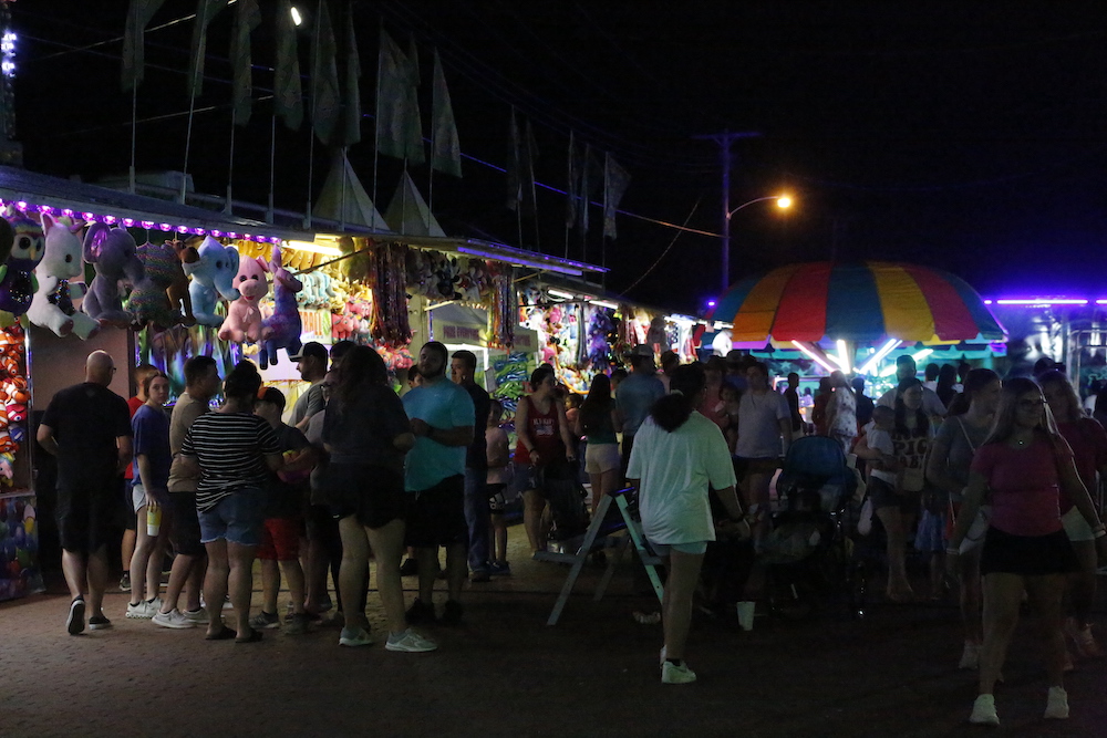 A man standing next to some ropes and a horse.