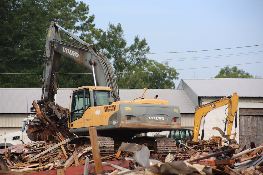 FIRST ON SRC: Work crews resume cleanup at old Bryant’s Furniture building lot