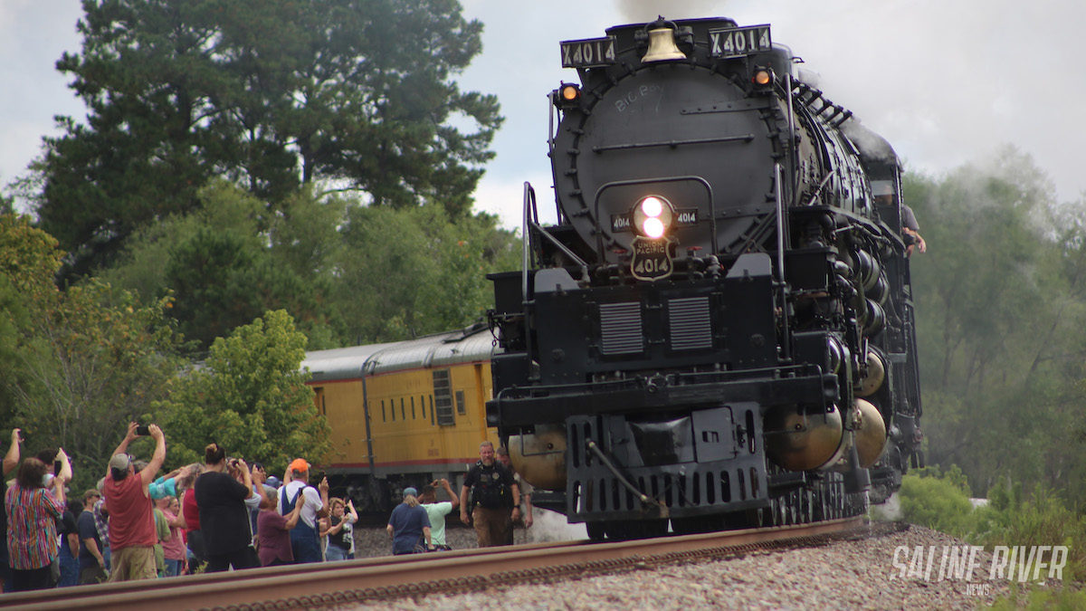 Historic Steam Engine ‘Big Boy’ 4014 Rolls Through Kingsland to the Delight of Over 1,000 Spectators