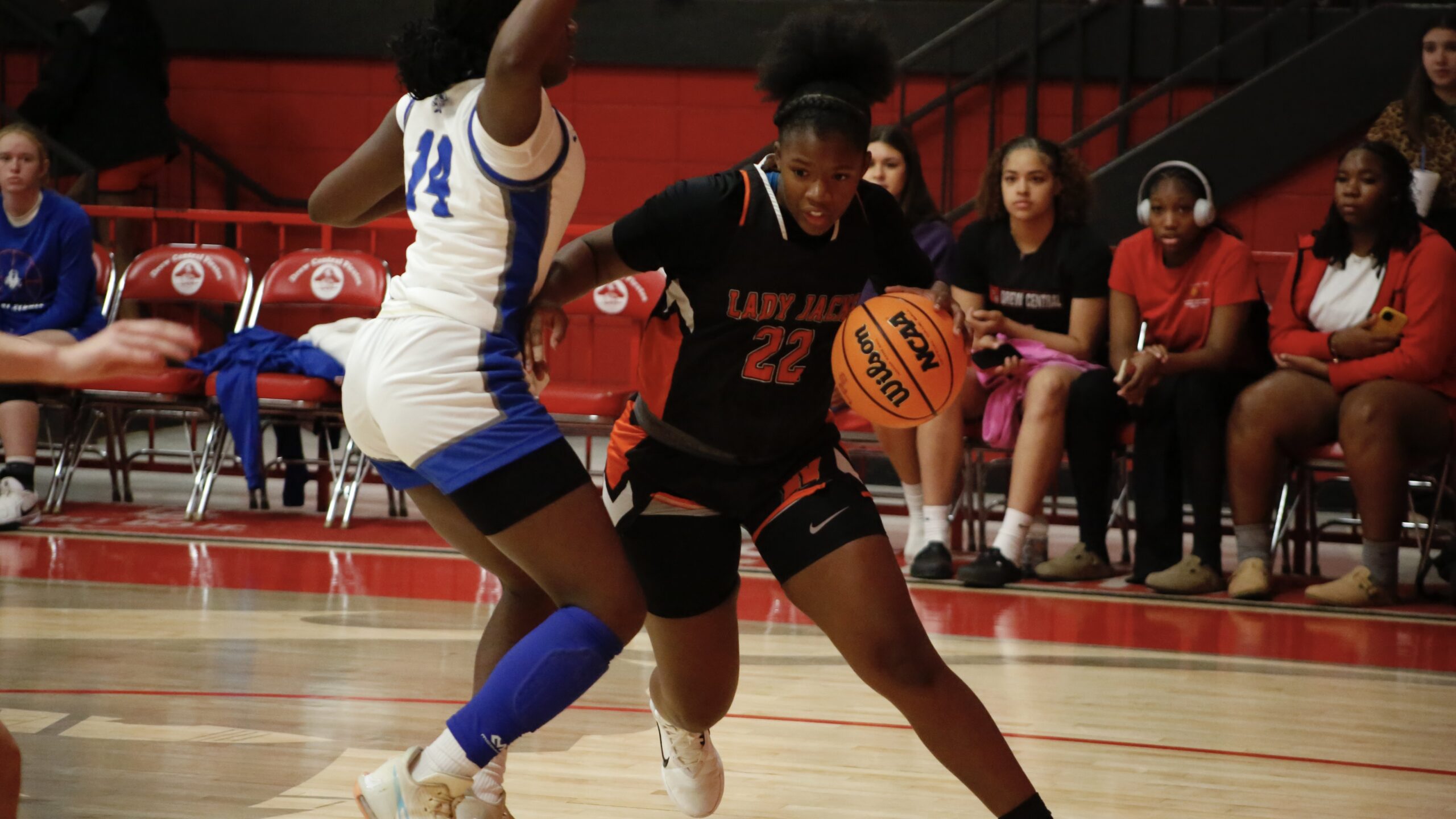 Warren Lady Jacks punch ticket to Drew Central Holiday Tournament championship