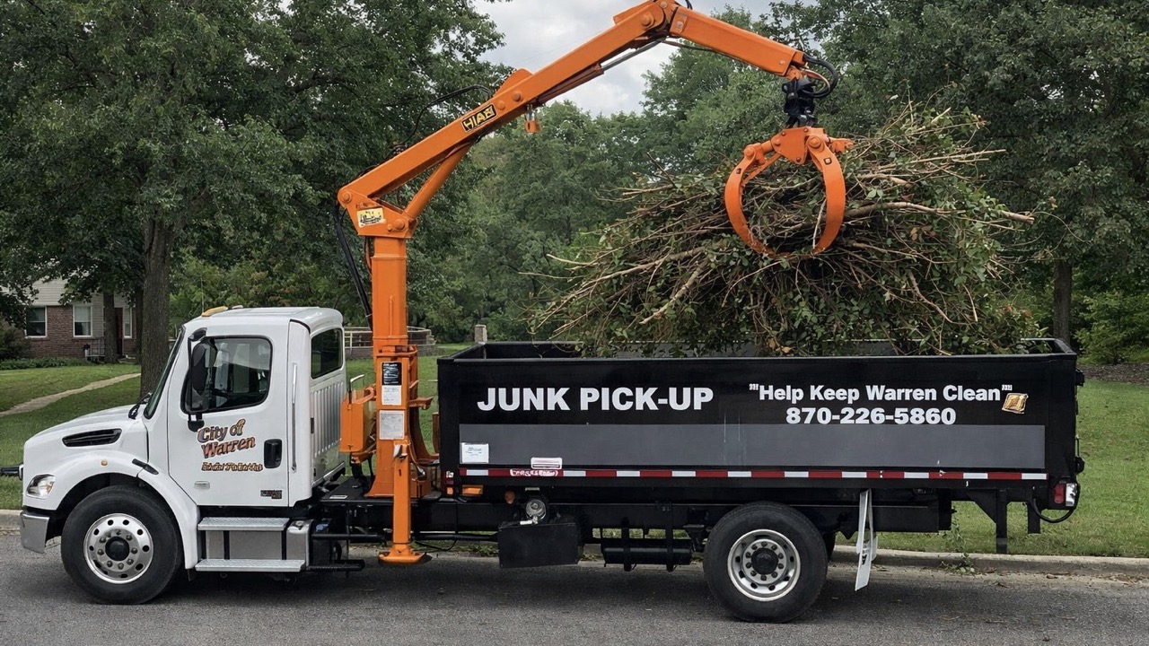 Warren City Council Approves Equipment Lease, Addresses Property Concerns at March Meeting