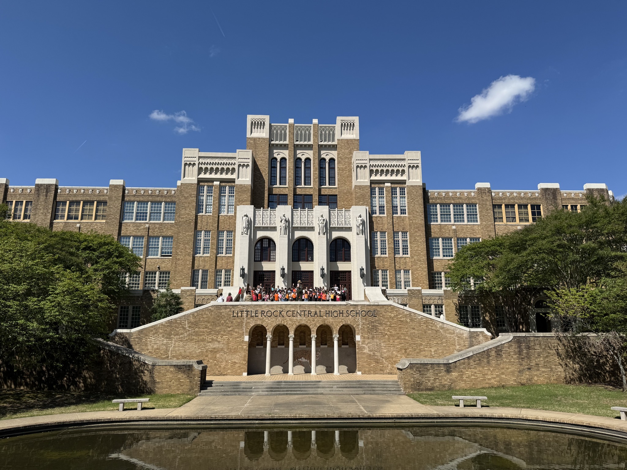 Warren Elementary students visit Little Rock Central High School historic site